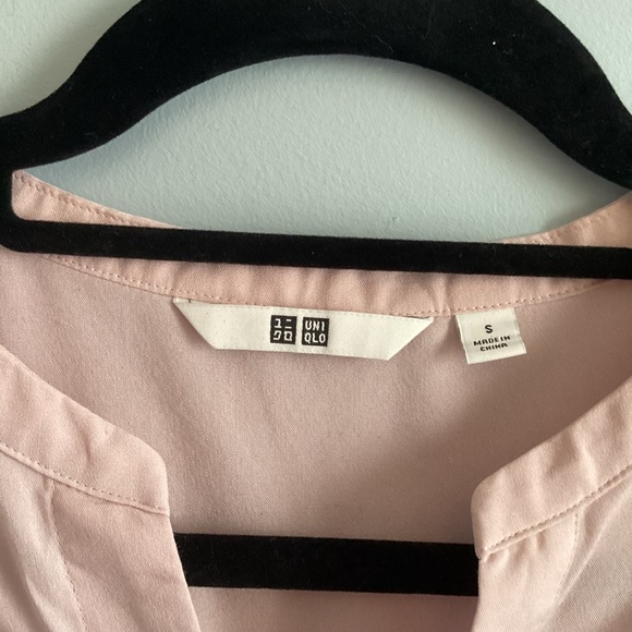 UNIQLO Woman’s Blouse - Picture 3 of 3